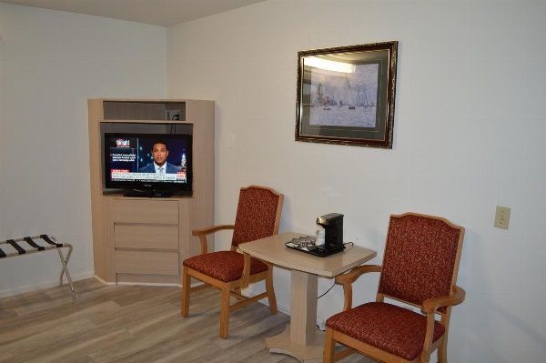 Jolly Roger Hotel image 7